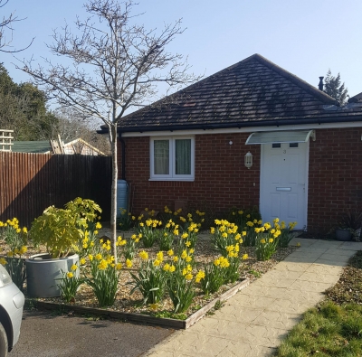 modern 1 bed bungalow near the sea, in pretty area!  photo